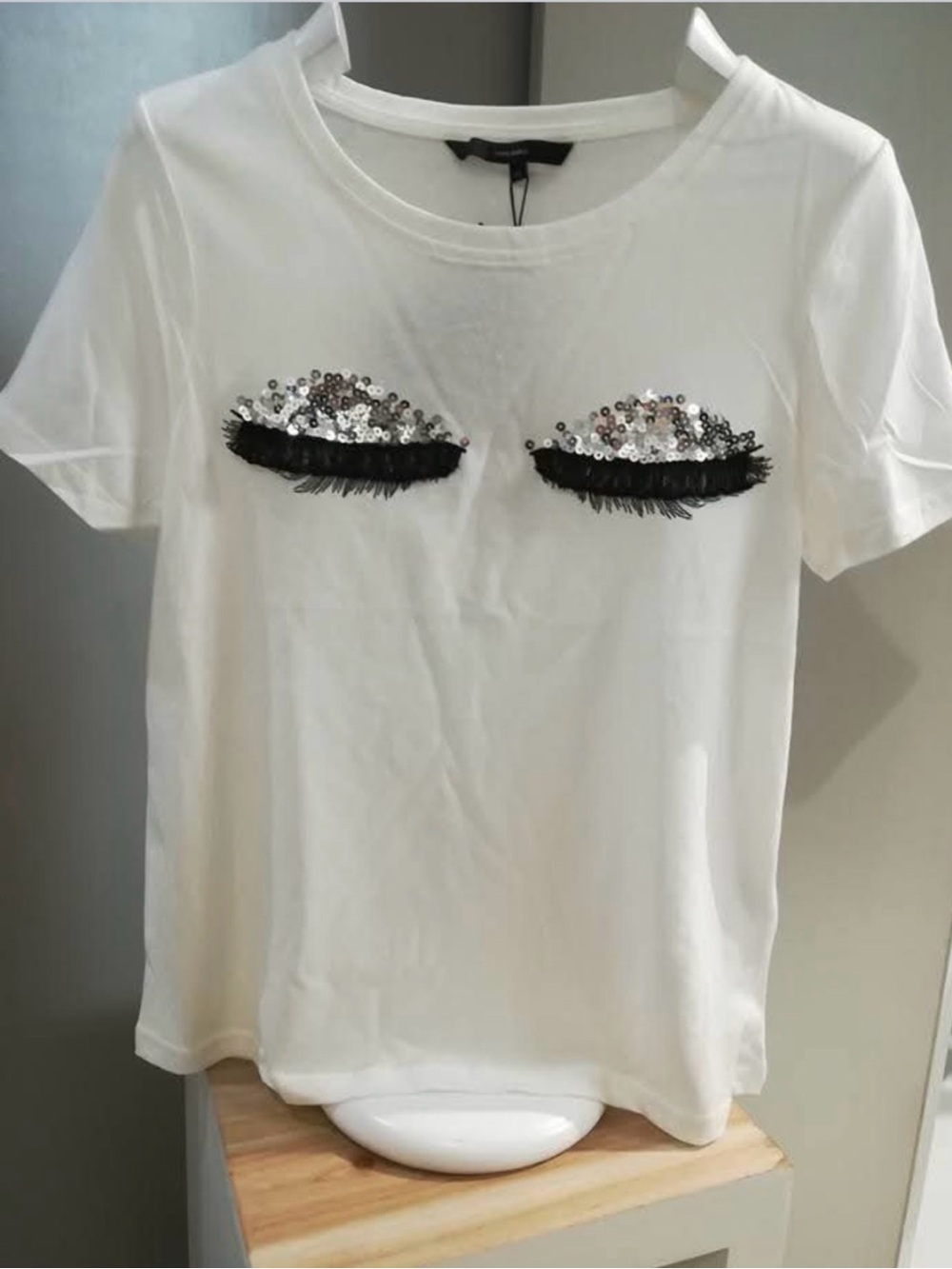 VERO MODA White Sequin Eyelash Graphic Tee - Size small